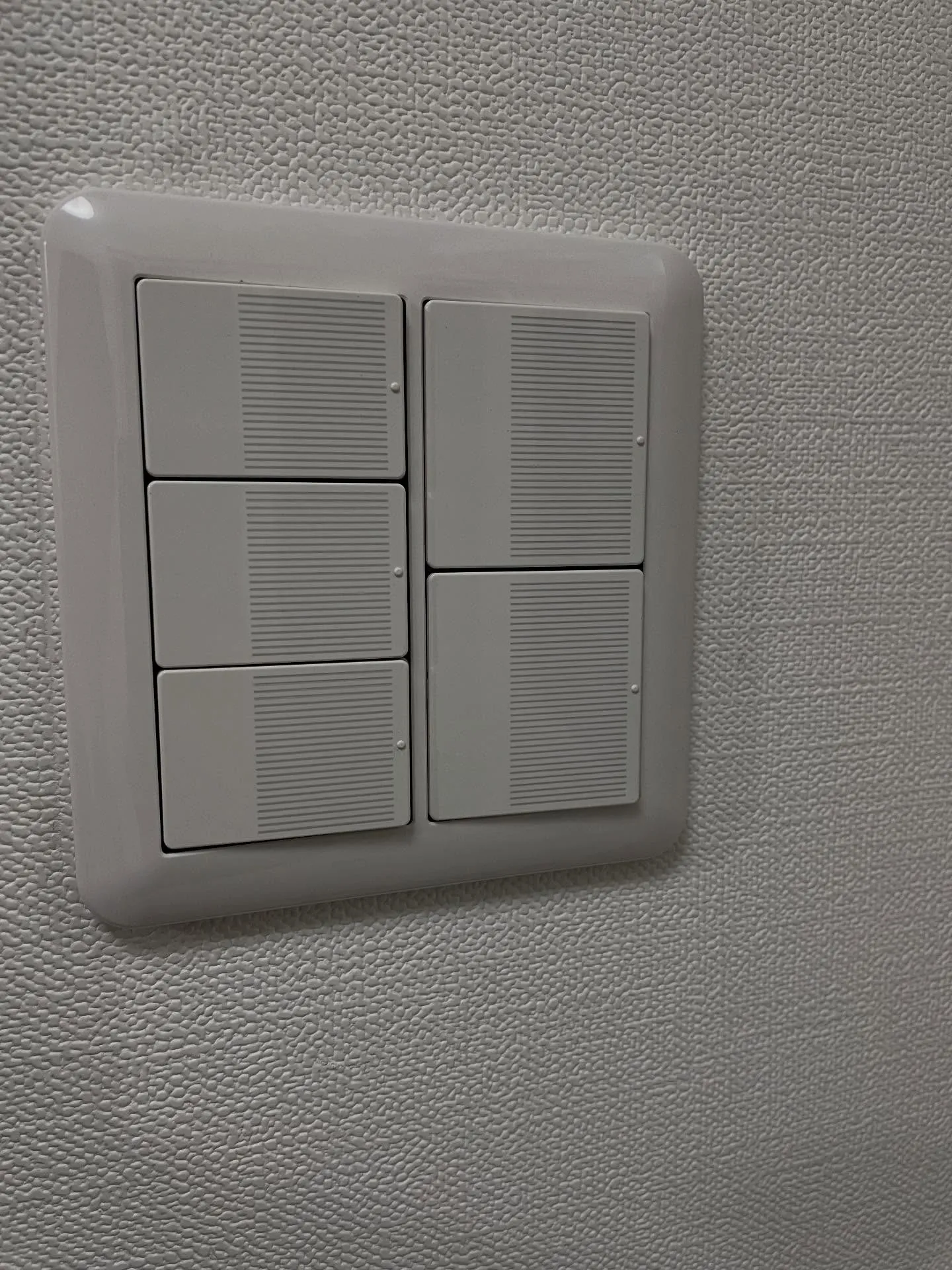 大阪府茨木市でスイッチの取替作業を行いました🔧✨。